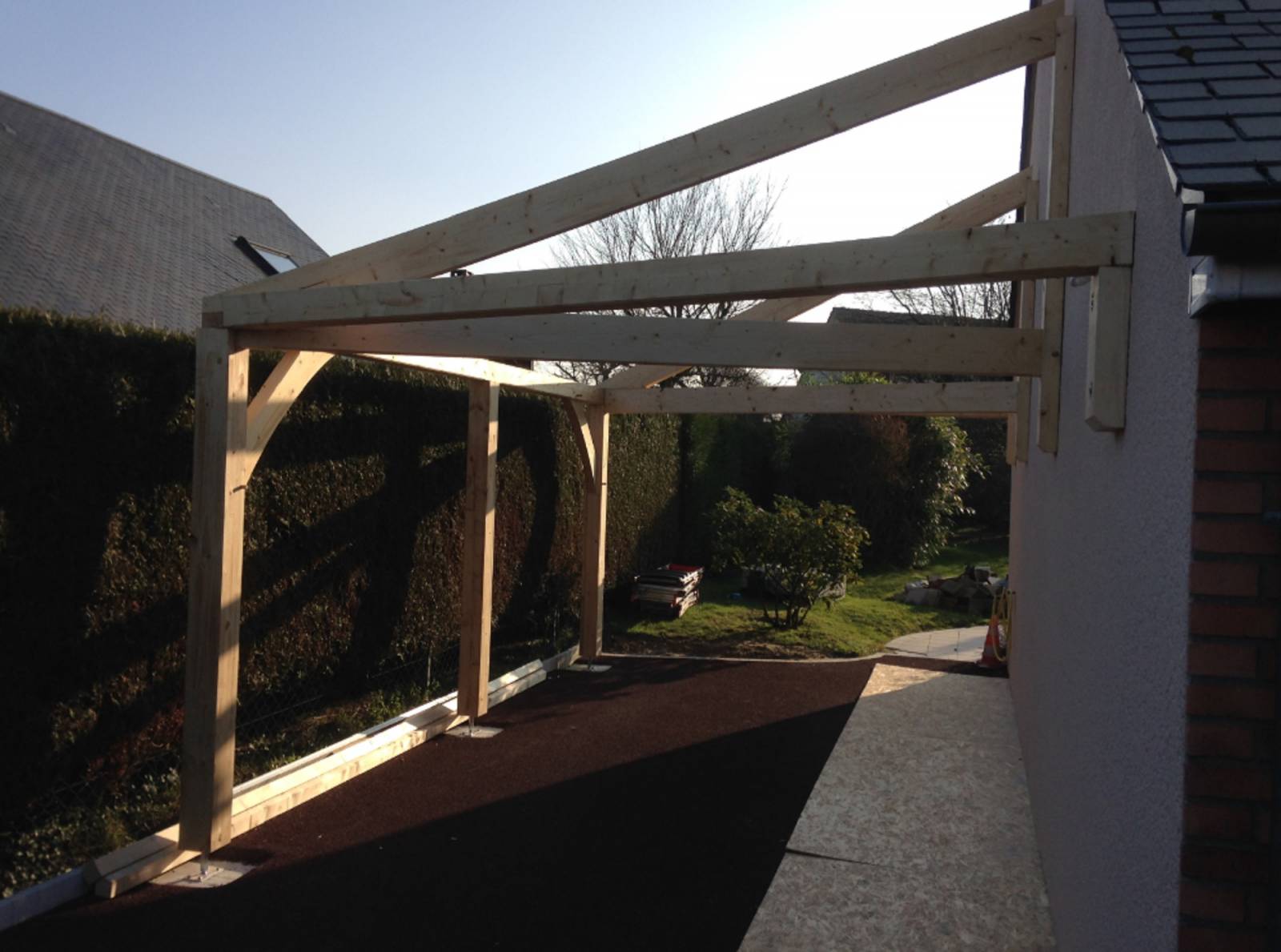 Levage de la structure sur poteaux