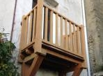 Balcon en bois exotique sur console bois